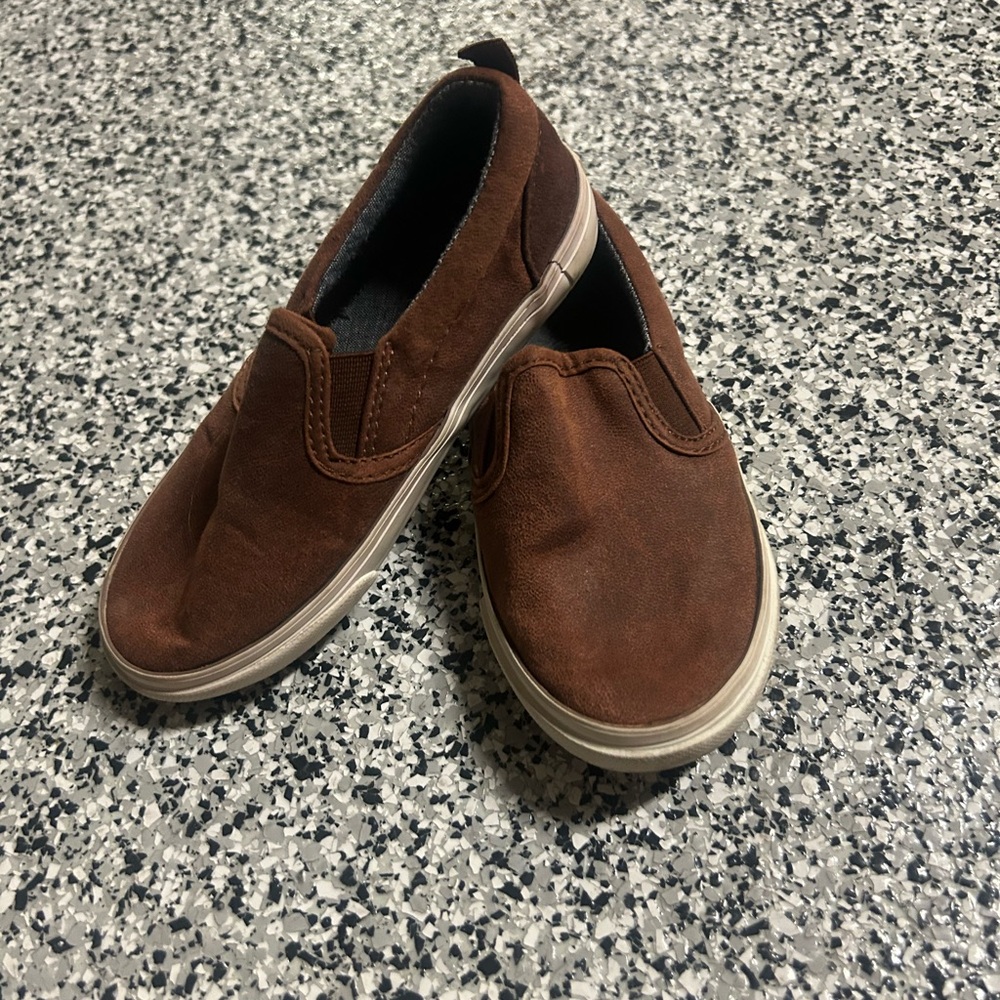 Old Navy Brown Kids Slip-On Shoes - Picture 2 of 4
